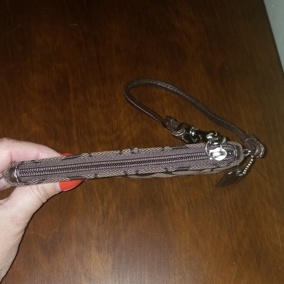 New!Coach brown wristlet - Picture 3 of 4